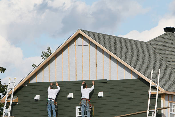 Professional Siding technician working in Woodbine, MD